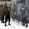 Enfants en train de farter leurs skis